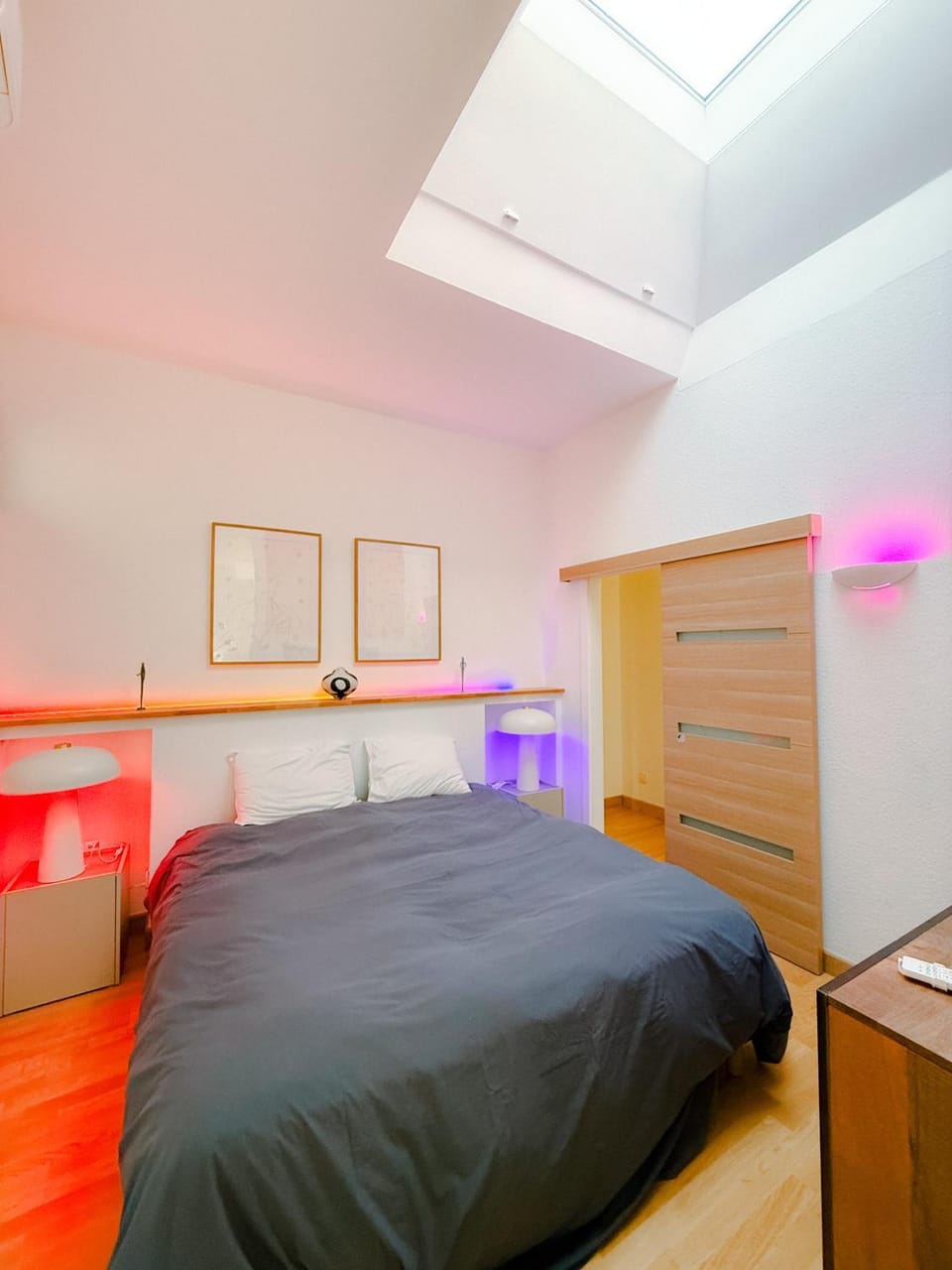 Bed, Photo of the whole room, Bedroom