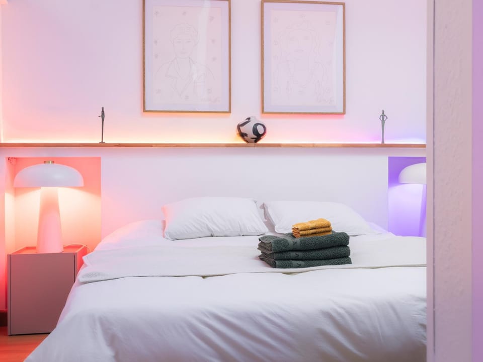 Bed, Bedroom