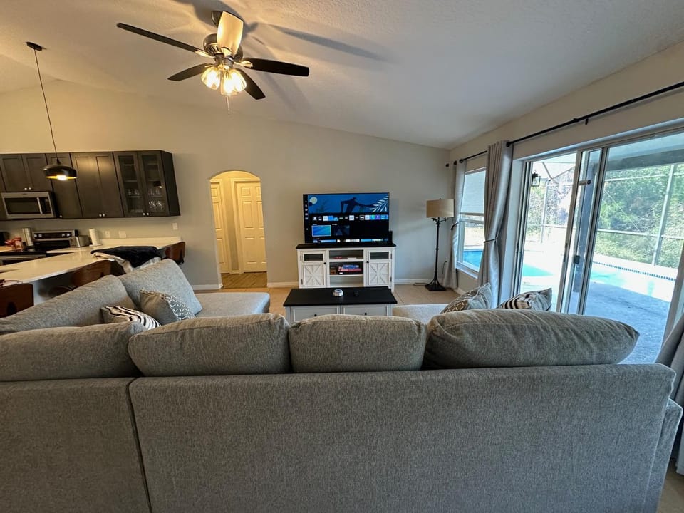 TV and multimedia, Seating area, Evening entertainment