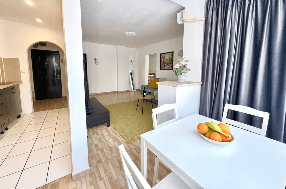 Kitchen or kitchenette, Living room, Photo of the whole room, Seating area, Dining area