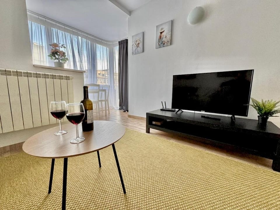 Communal lounge/ TV room, TV and multimedia, Living room, Evening entertainment