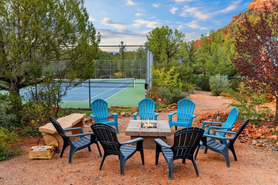 Natural landscape, View (from property/room), Seating area, Tennis court, fireplace
