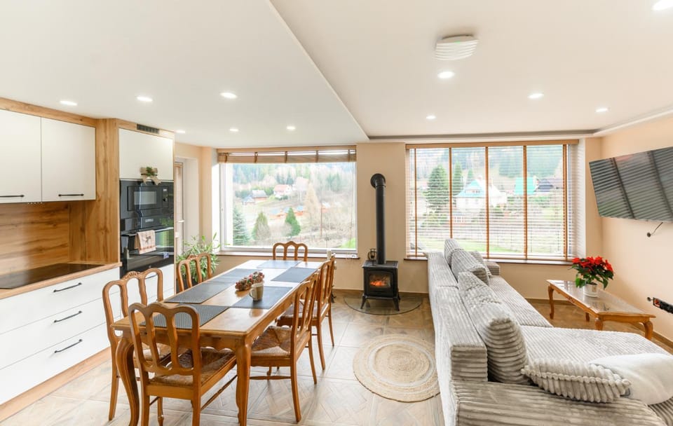 TV and multimedia, Kitchen or kitchenette, Living room, Seating area