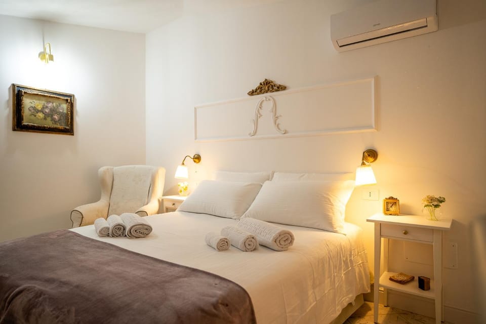 Bed, Photo of the whole room, Bedroom, towels, air conditioner
