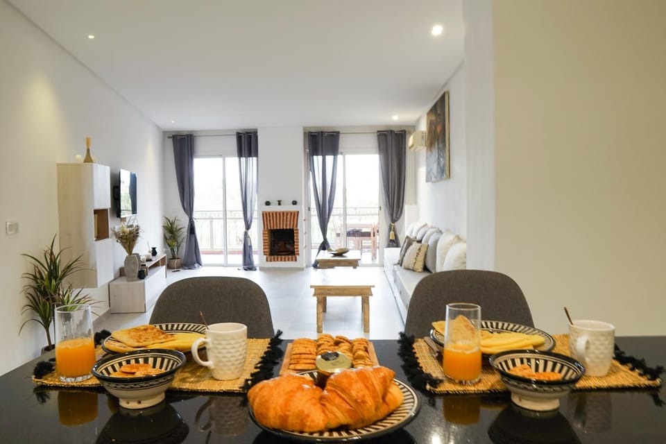 Seating area, Dining area