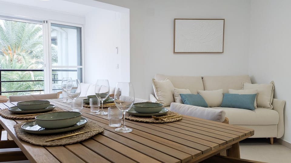 Living room, Dining area