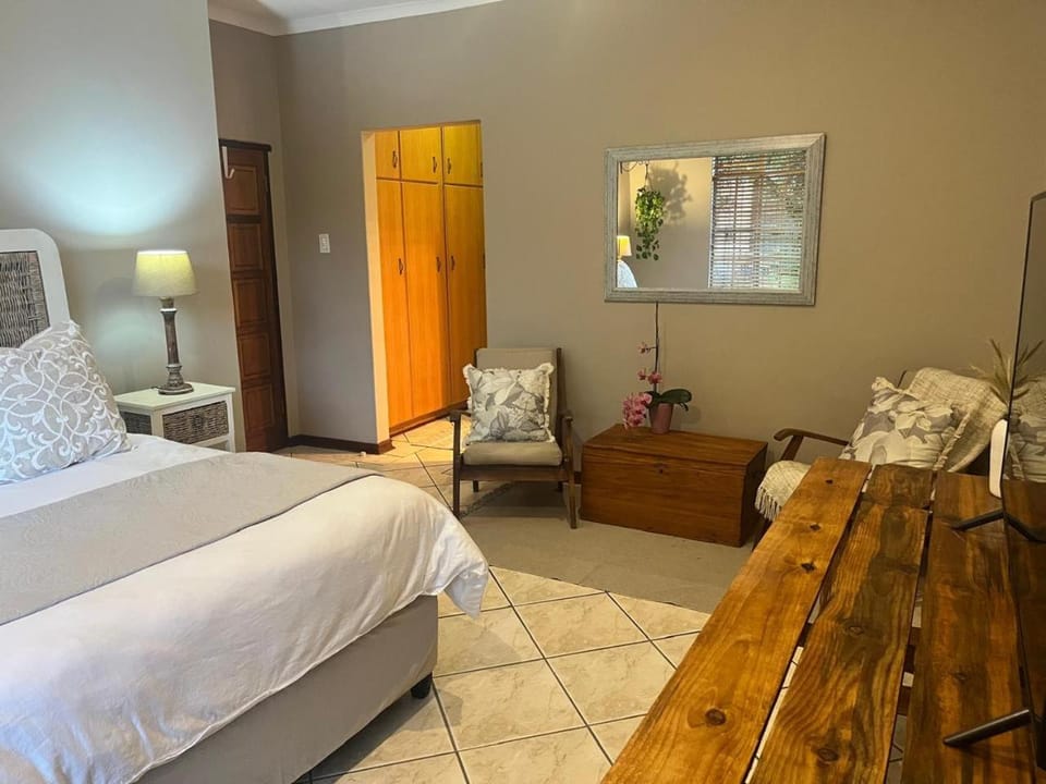 Bed, Seating area, Bedroom