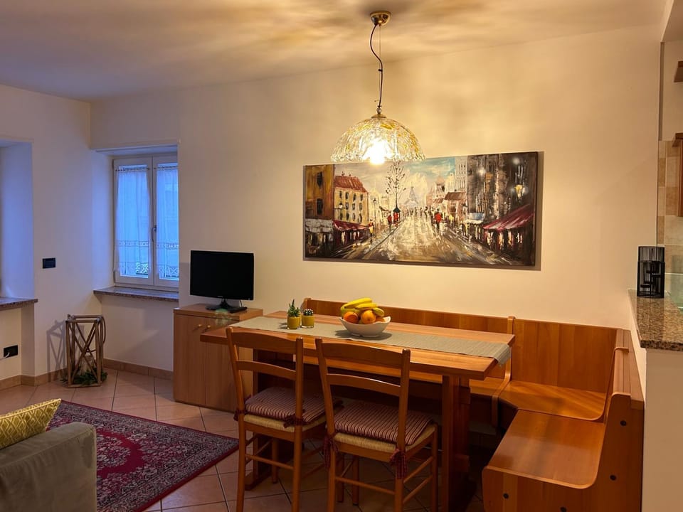 TV and multimedia, Living room, Seating area, Dining area, Evening entertainment