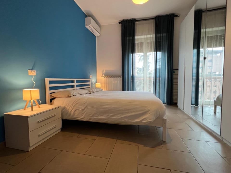 Bed, Photo of the whole room, Bedroom, air conditioner