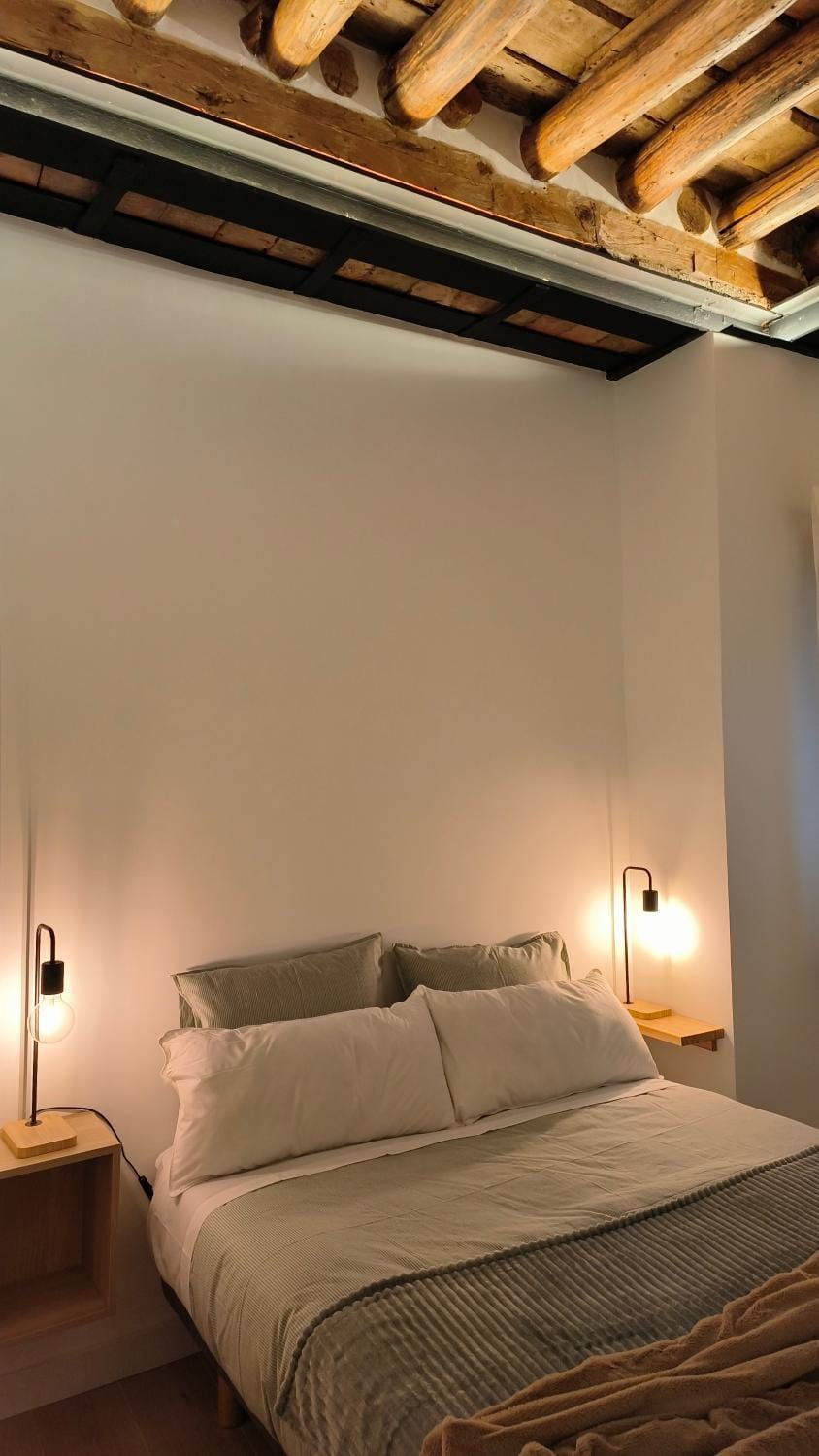 Bed, Photo of the whole room, Bedroom