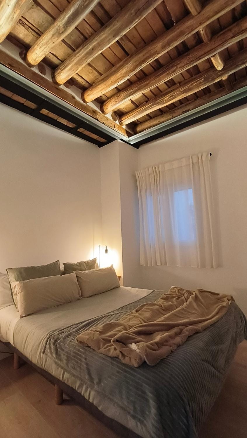 Bed, Photo of the whole room, Bedroom, air conditioner
