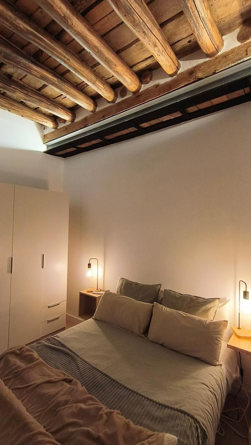 Bed, Photo of the whole room, Bedroom, air conditioner