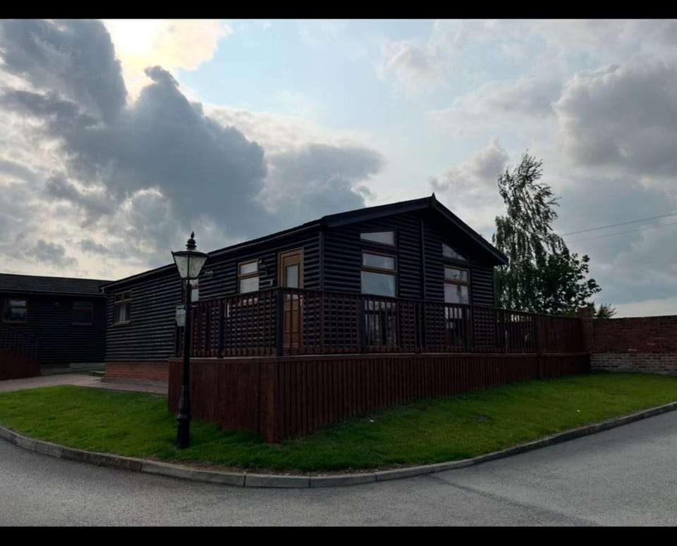 Cosy lodge in the countryside Chalet in South Derbyshire District