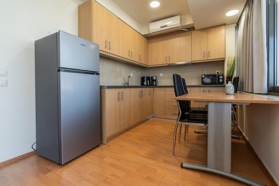 Kitchen or kitchenette, Dining area, stove, air conditioner