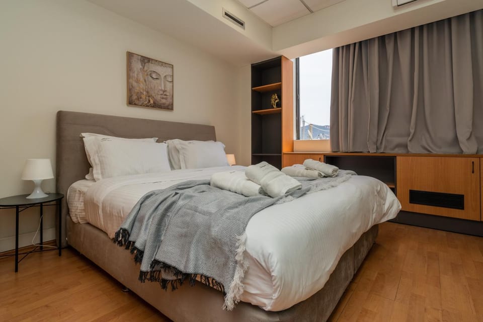 Bed, Photo of the whole room, Bedroom, towels