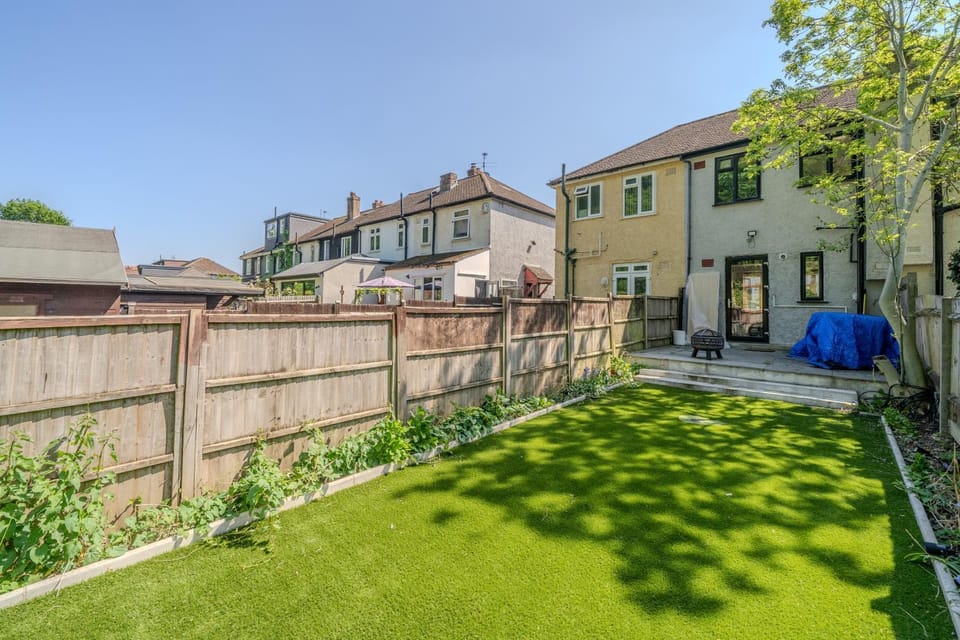 Property building, Spring, Day, Neighbourhood, Garden, Garden view, Street view