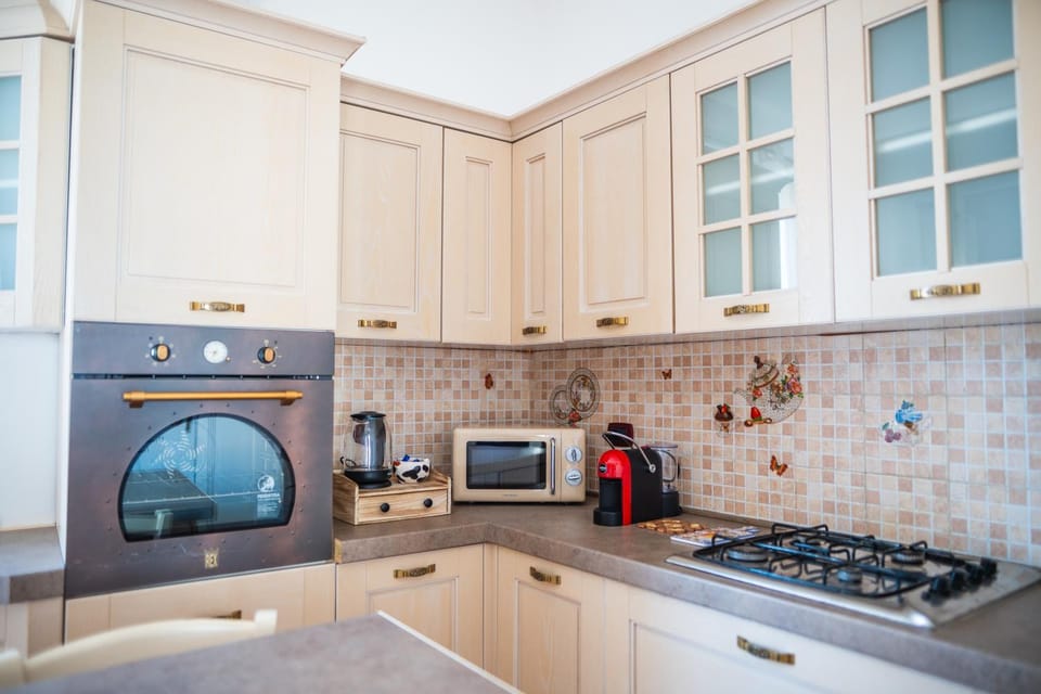 Kitchen or kitchenette, microwave, oven, kitchen