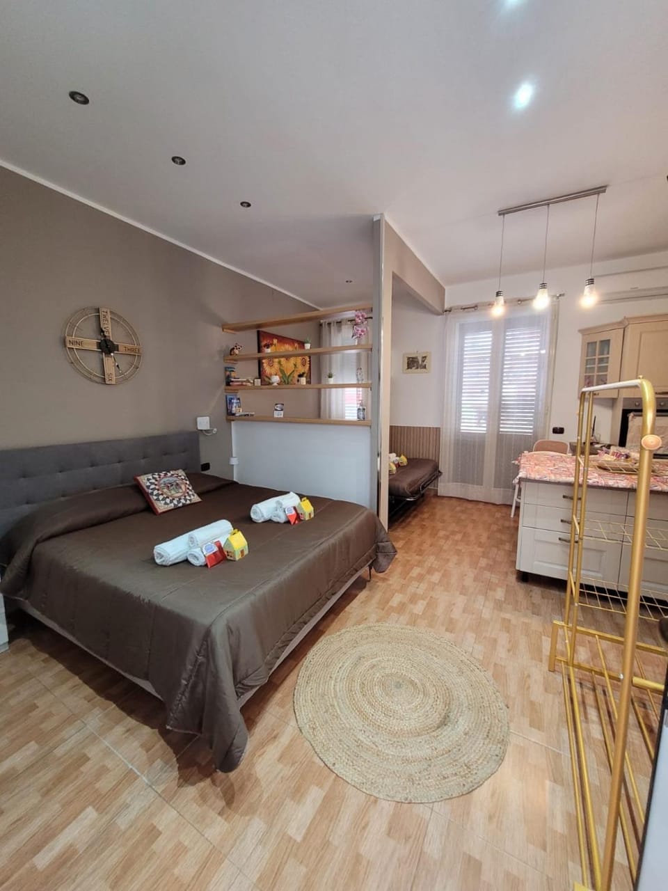 Bed, Living room, Photo of the whole room, Bedroom