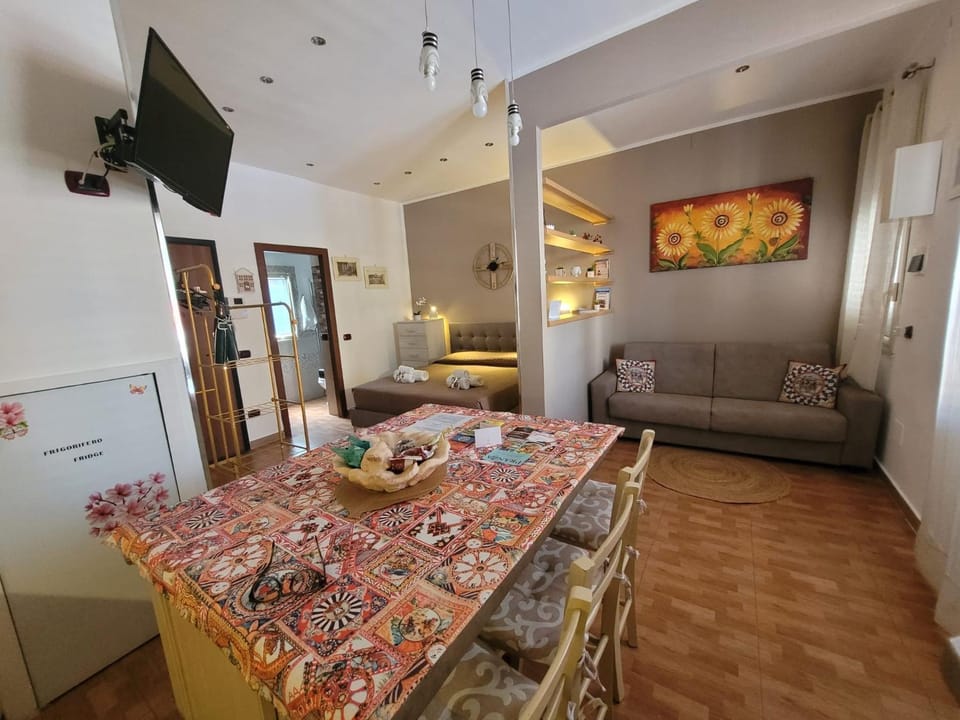 TV and multimedia, Living room, Dining area
