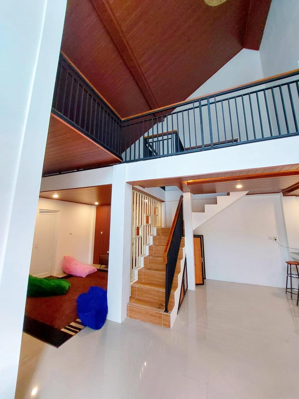 Living room, Photo of the whole room