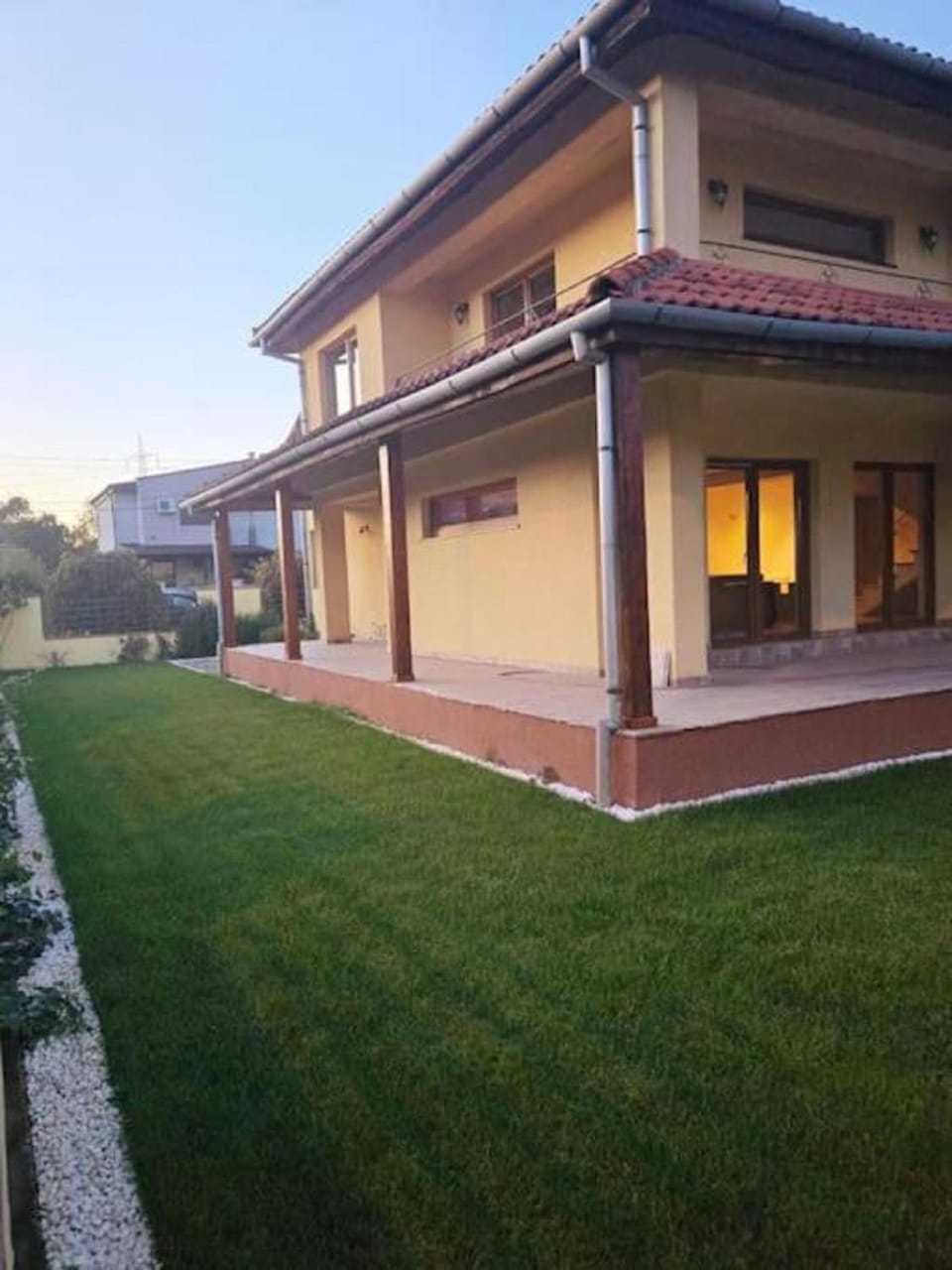 Neighbourhood, Inner courtyard view
