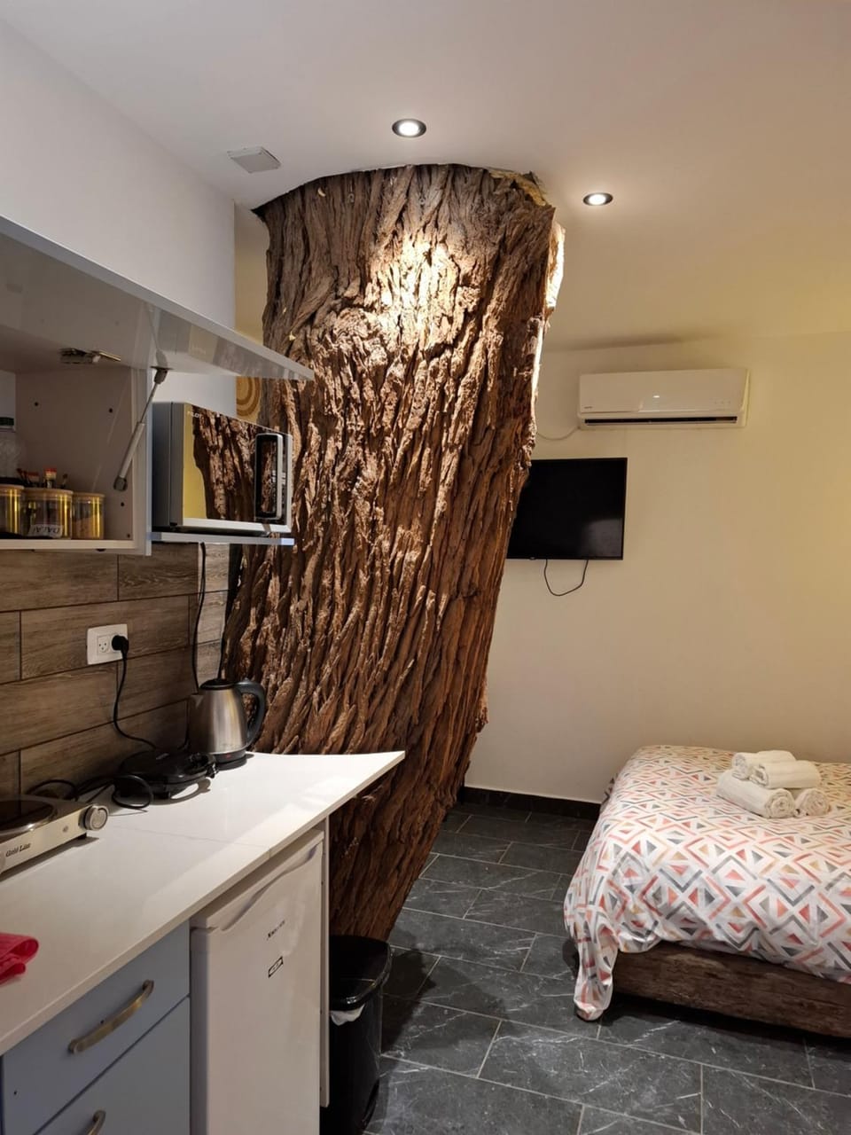 R&B Tree House Apartment in Eilat