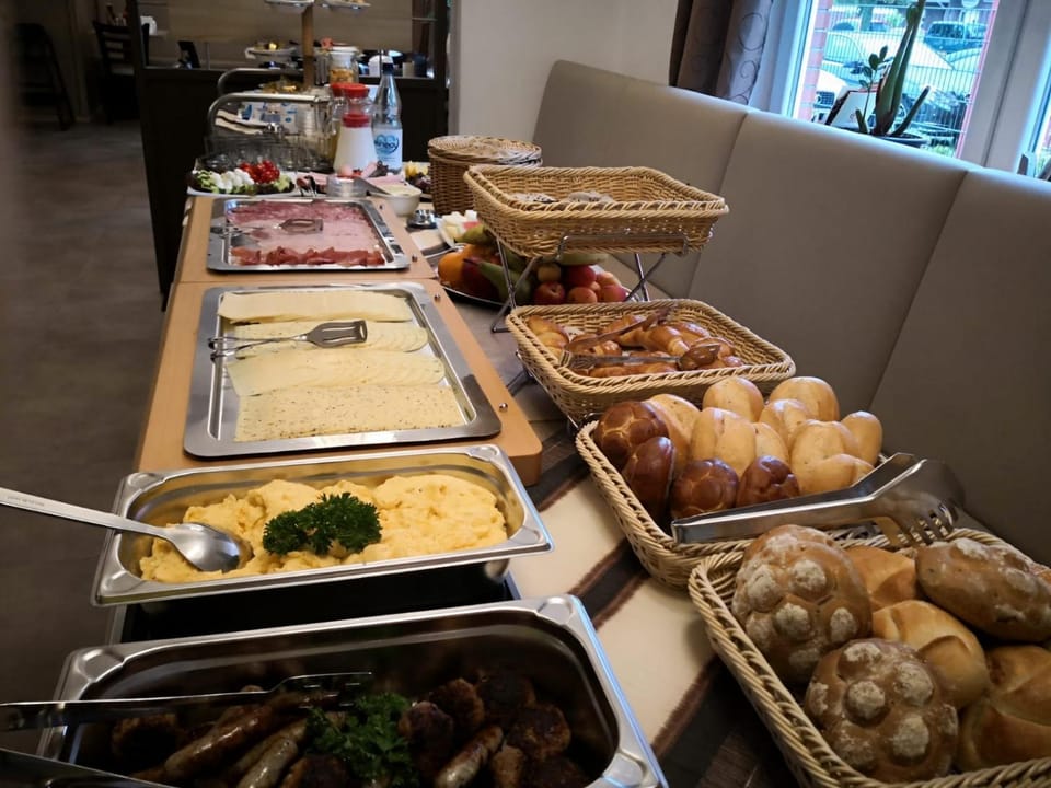 Continental breakfast, Buffet breakfast