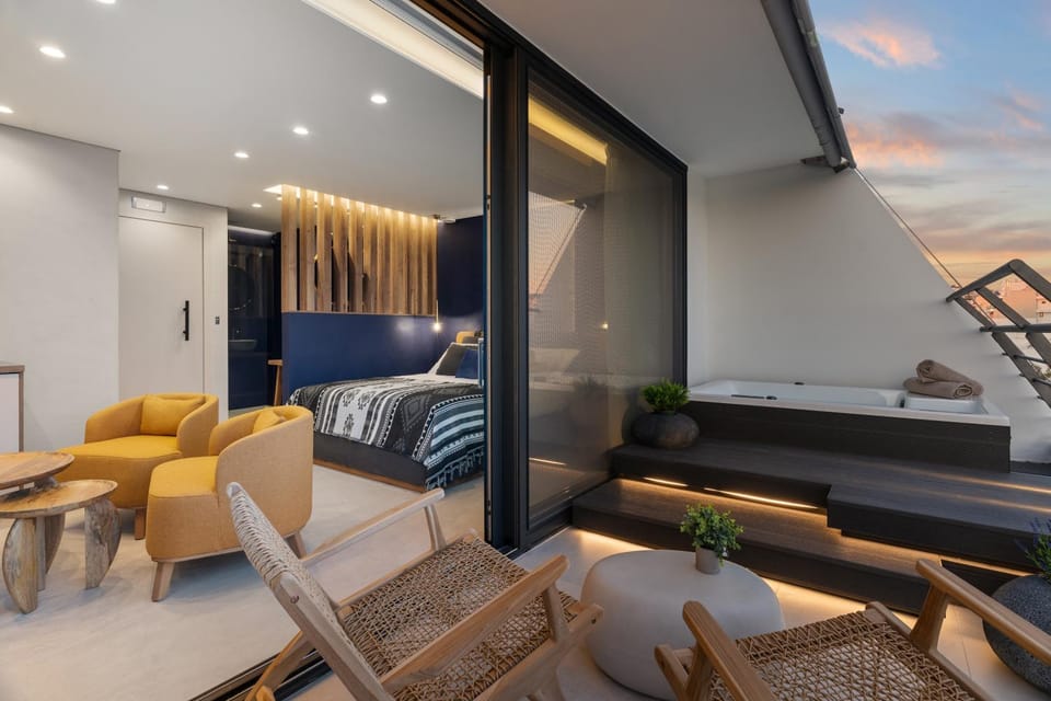 Bed, Living room, Photo of the whole room, Seating area, Bedroom