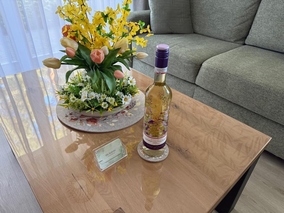 Living room, Seating area, Drinks, Alcoholic drinks