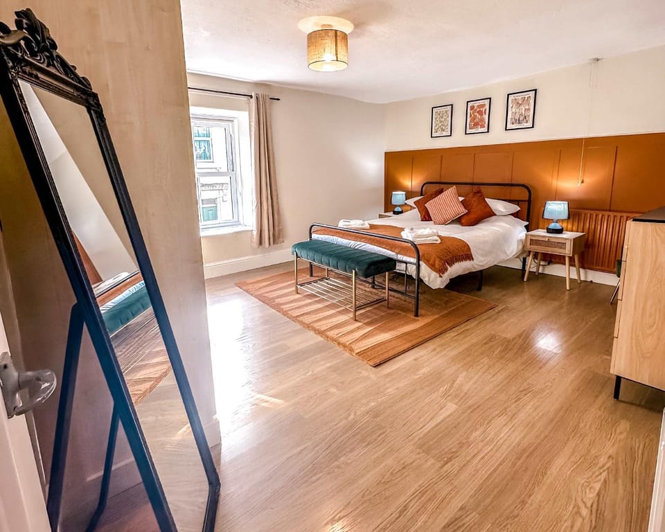 Bed, Photo of the whole room, Bedroom, wardrobe