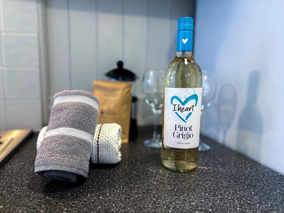 Food and drinks, Drinks, Alcoholic drinks, towels