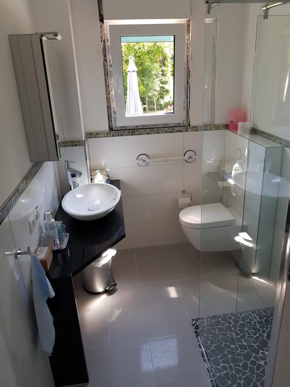 Shower, Toilet, Bathroom, Bath, towels