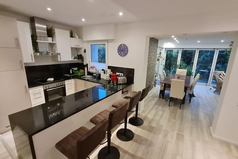 Kitchen or kitchenette, Seating area, Dining area, minibar