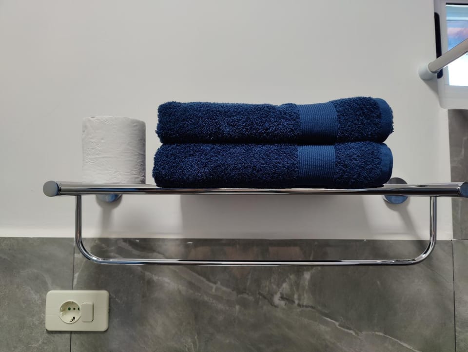 Bathroom, towels