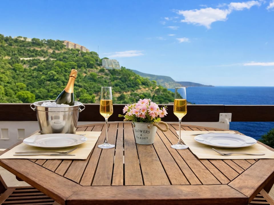 Balcony/Terrace, Balcony/Terrace, Mountain view, Mountain view, Sea view, Sea view