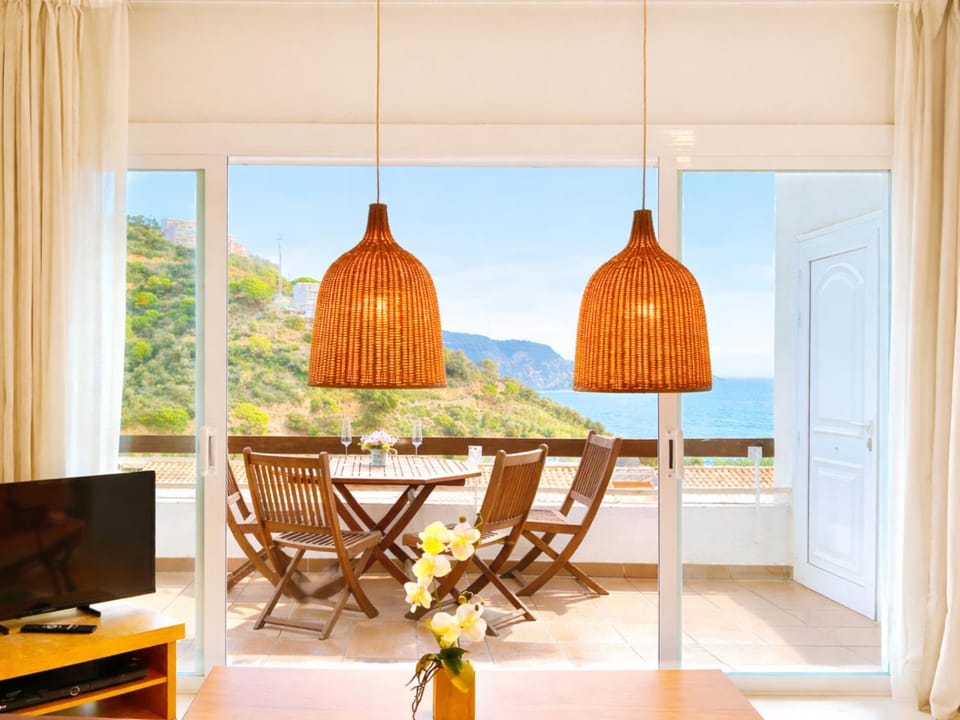 Balcony/Terrace, Balcony/Terrace, Mountain view, Mountain view, Sea view, Sea view