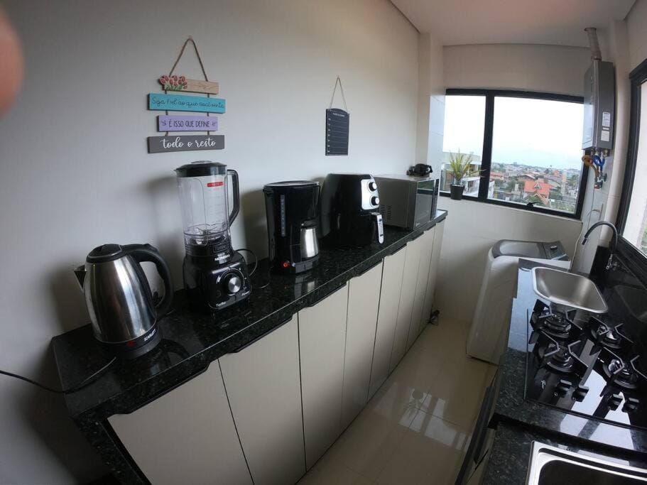 Coffee/tea facilities, Kitchen or kitchenette, minibar, stove