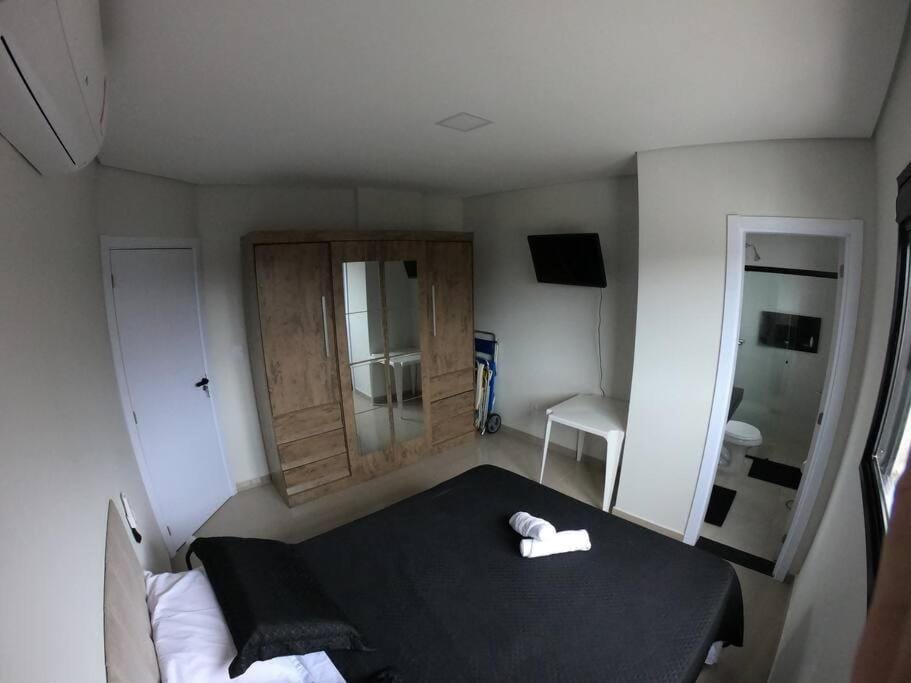 Bed, TV and multimedia, Photo of the whole room, Bedroom, towels, wardrobe