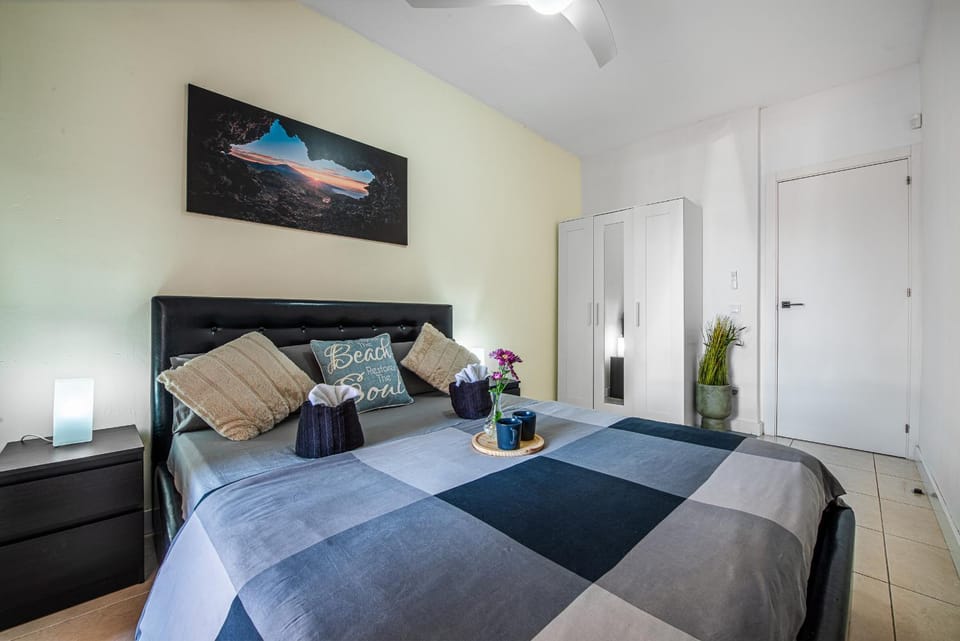Bed, View (from property/room), View (from property/room), Bedroom, City view, Garden view, Mountain view, Mountain view, Street view, cot, Quiet street view, Inner courtyard view, towels, towels, wardrobe