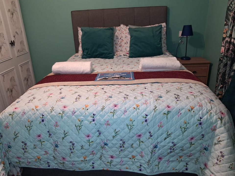 Moredon Bungalow House in Swindon