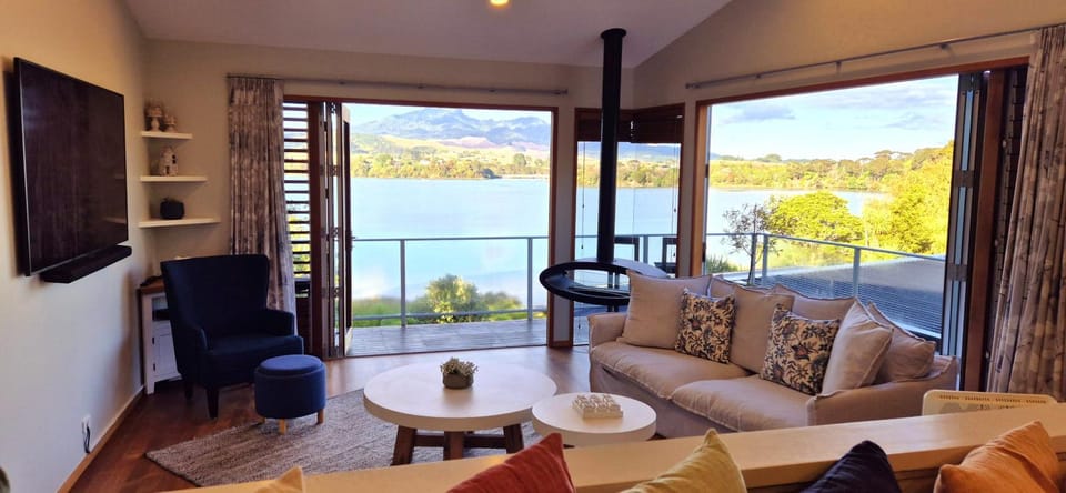 Natural landscape, TV and multimedia, View (from property/room), Balcony/Terrace, Living room, Mountain view