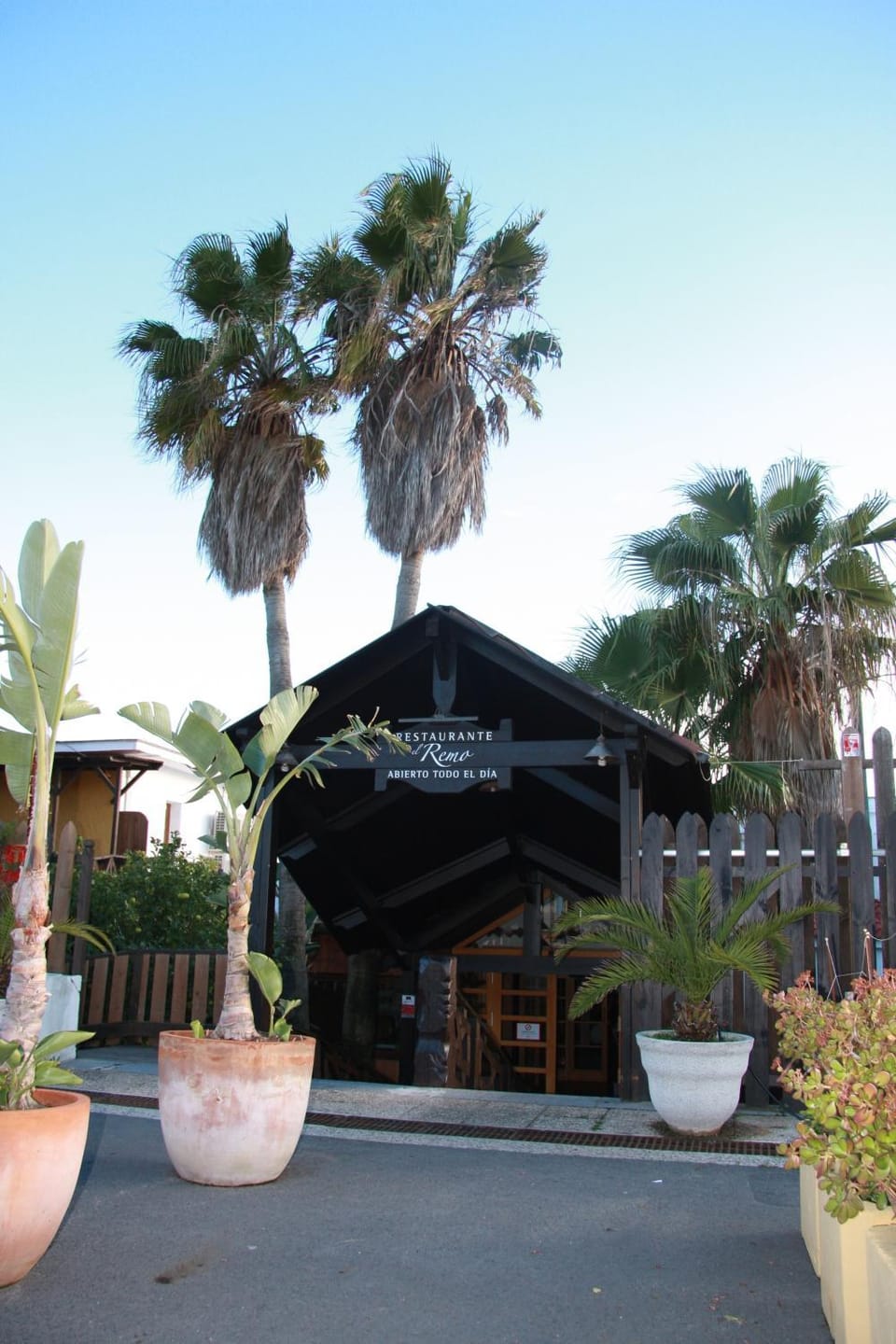 Facade/entrance, Lobby or reception, Street view