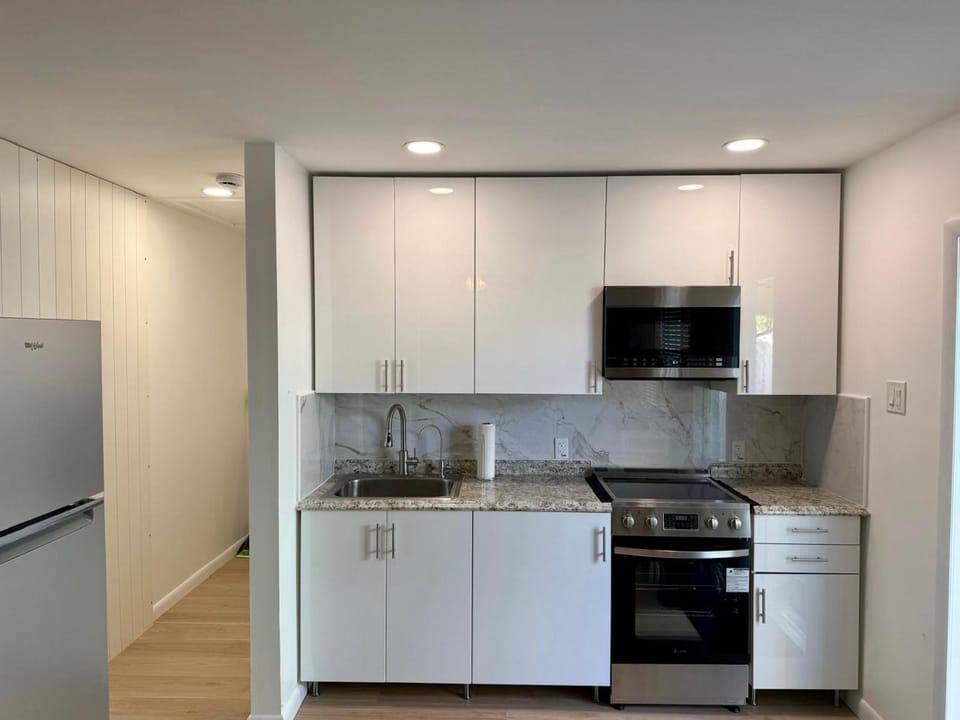Seashell 4 - Seasonal Rental Apartment in Boynton Beach
