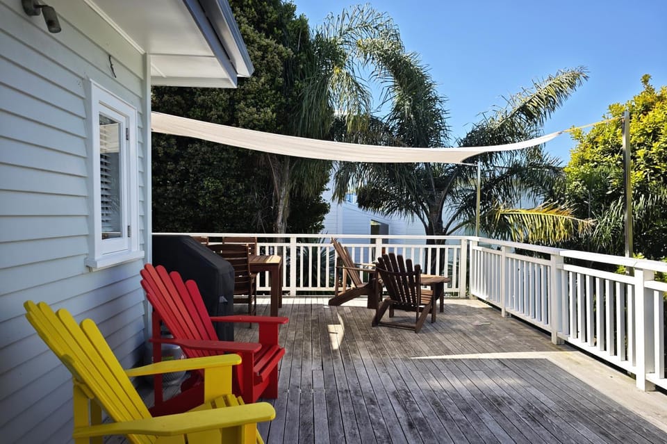Oneroa Village, in Waiheke Centre - Be My Guest House in Auckland Region