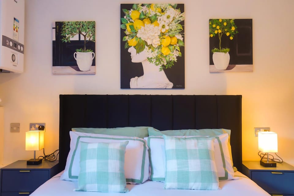 Bed, Decorative detail, Bedroom