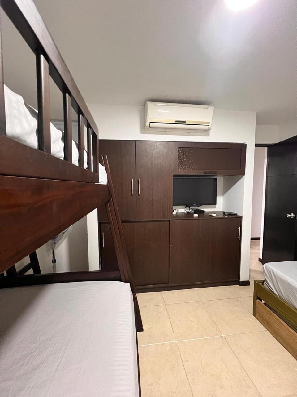 TV and multimedia, Bedroom, air conditioner