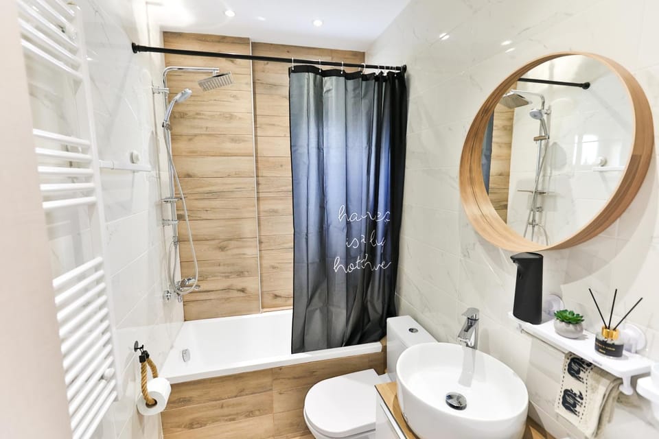 Shower, Bathroom, Bath, towels