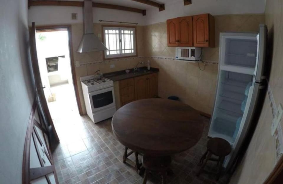 Kitchen or kitchenette, dishwasher, oven