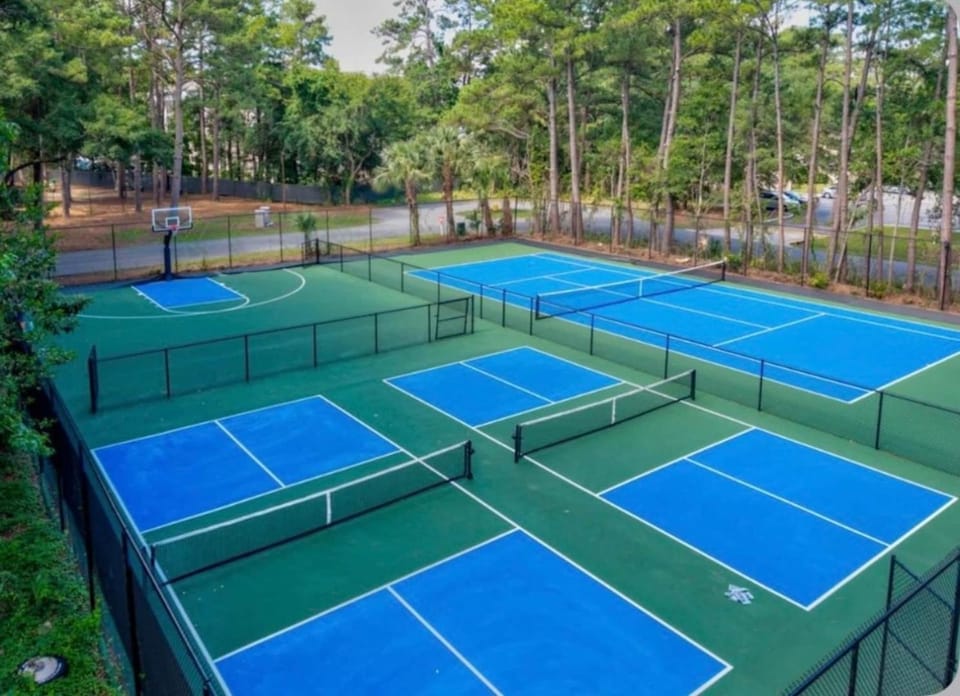 Pool Pet Friendly Pickleball On Island Near All House in Hilton Head Island