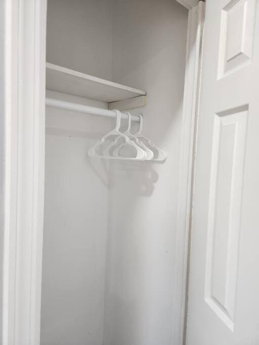 Two-Bedroom Home 25 min to NYC free parking-UNIT-2 House in Leonia